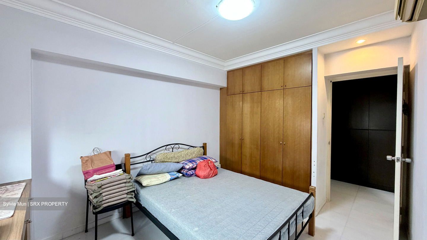 Sengkang East Way (Sengkang), HDB 3 Rooms #567203421